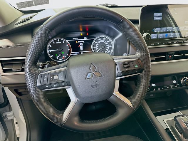 Used 2023 Mitsubishi Outlander SE image 12