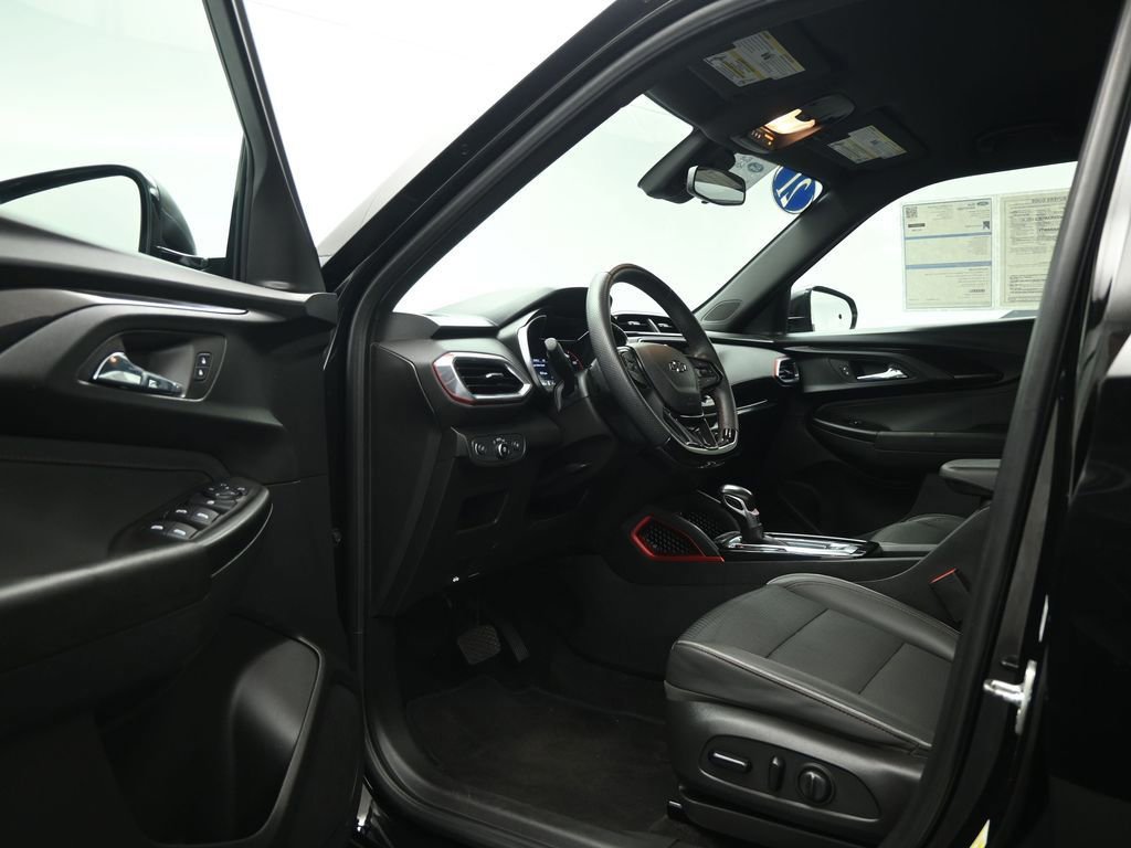 Used 2021 Chevrolet TrailBlazer RS image 34