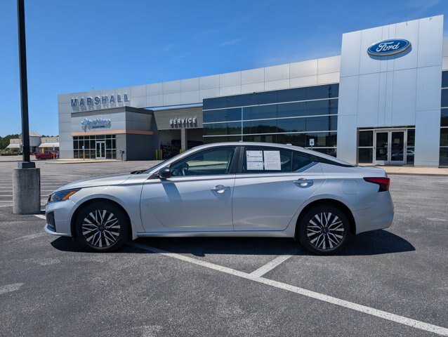 Used 2024 Nissan Altima 2.5 SV AWD/4WD image 2