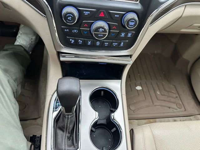 Used 2017 Jeep Grand Cherokee Overland w/ Jeep Active Safety Group image 86