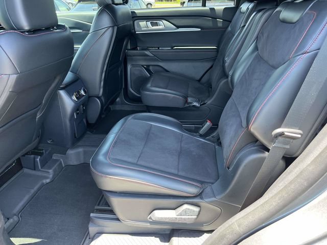 Certified 2025 Ford Explorer ST RWD image 7