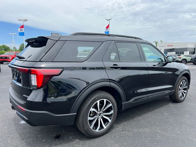 Certified 2025 Ford Explorer ST-Line AWD/4WD image 8