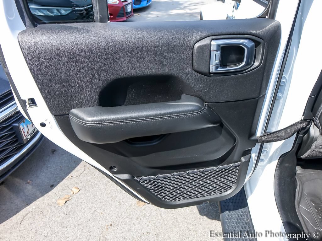 Used 2023 Jeep Wrangler Unlimited Sahara AWD/4WD image 21