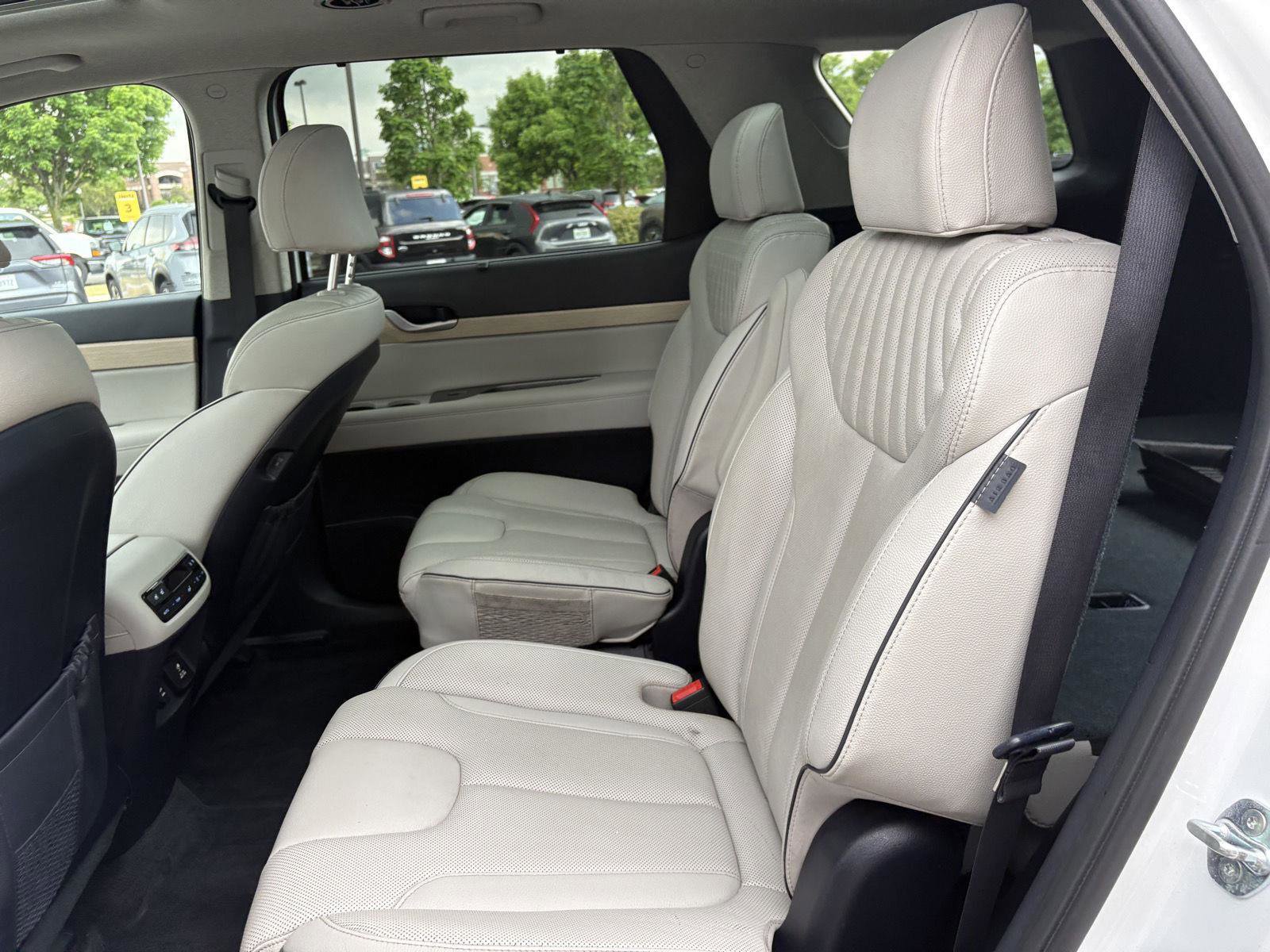 Used 2024 Hyundai Palisade Limited AWD/4WD image 19