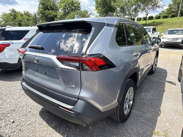 Used 2022 Toyota RAV4 LE FWD image 4