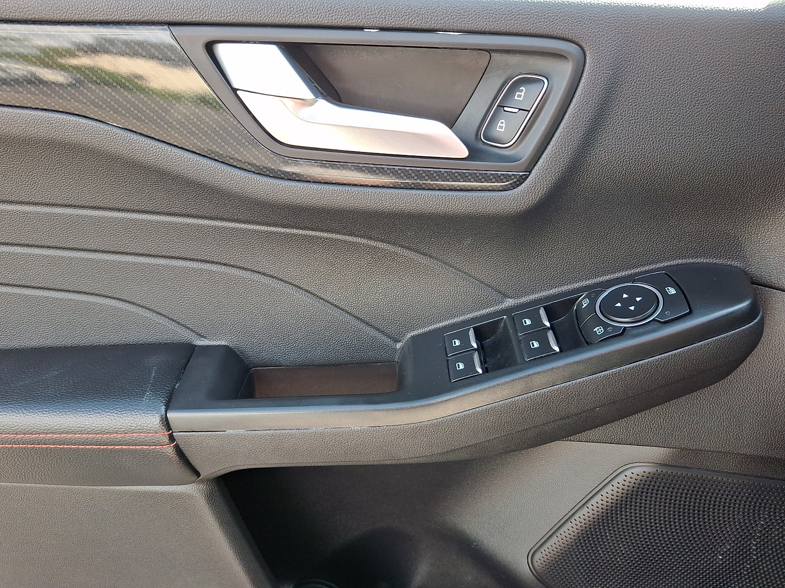 Certified 2025 Ford Escape ST-Line Select AWD/4WD image 13