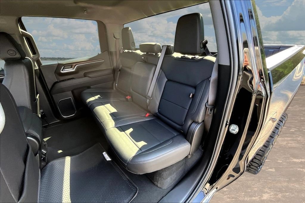 Used 2026 GMC Sierra 1500 SLT AWD/4WD image 25