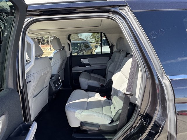 Certified 2025 Ford Expedition Active AWD/4WD image 20