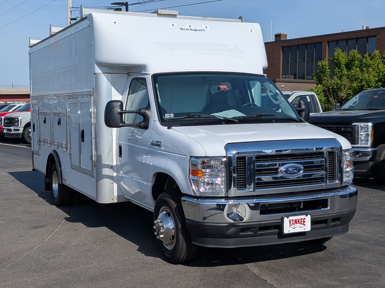 Certified 2022 Ford E-450 and Econoline 450 Super Duty w/ Power Windows & Locks Group RWD image 3