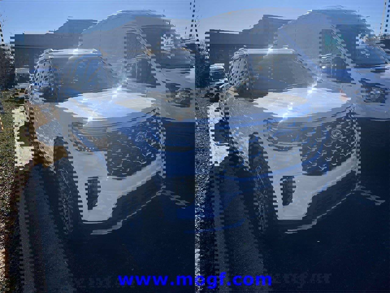 Certified 2025 Ford Explorer Platinum w/ Ultimate Package image 2