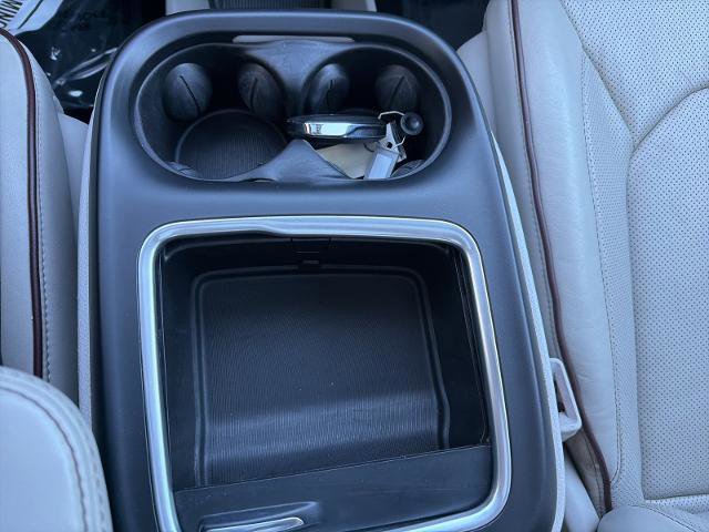 Used 2020 Chrysler Pacifica Limited image 24