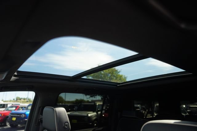 Used 2023 GMC Yukon XL SLT w/ SLT Premium Package image 11