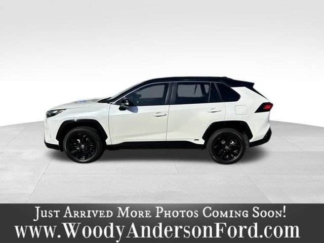 Used 2022 Toyota RAV4 XSE AWD/4WD image 2