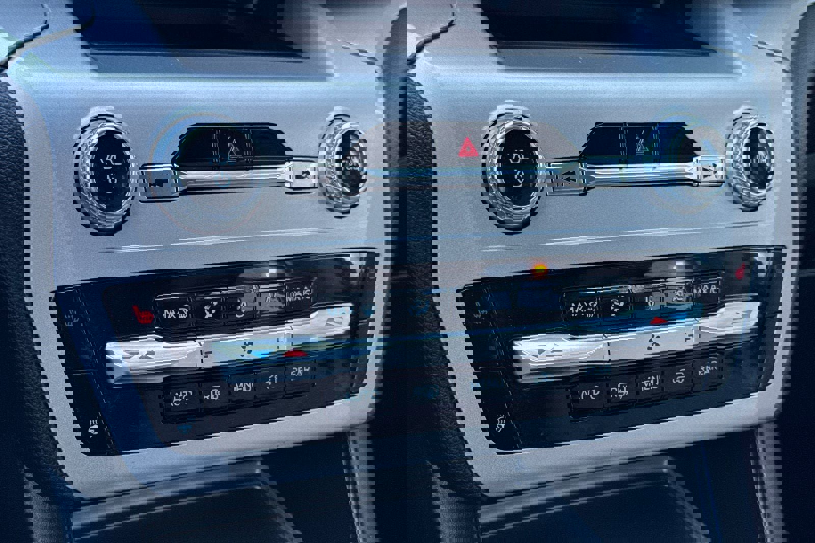 Certified 2022 Ford Explorer XLT w/ Equipment Group 202A image 24