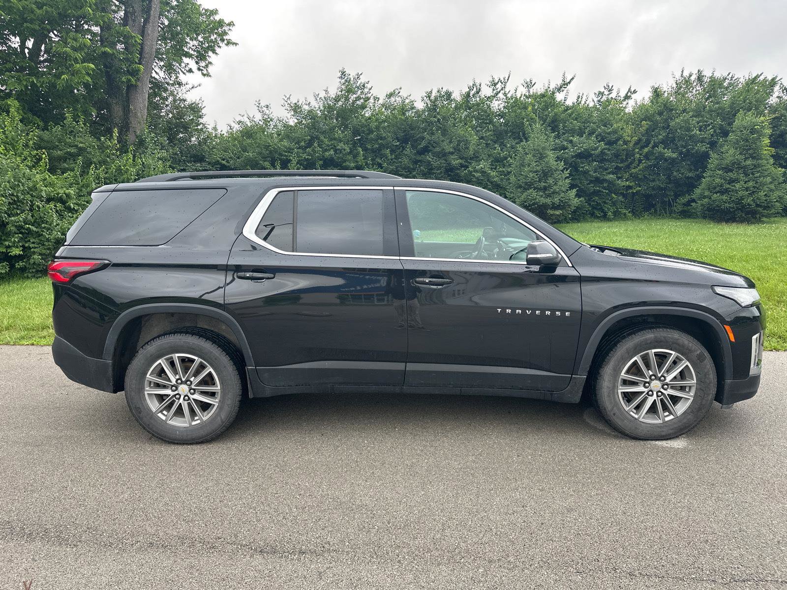 Used 2023 Chevrolet Traverse LT AWD/4WD image 3