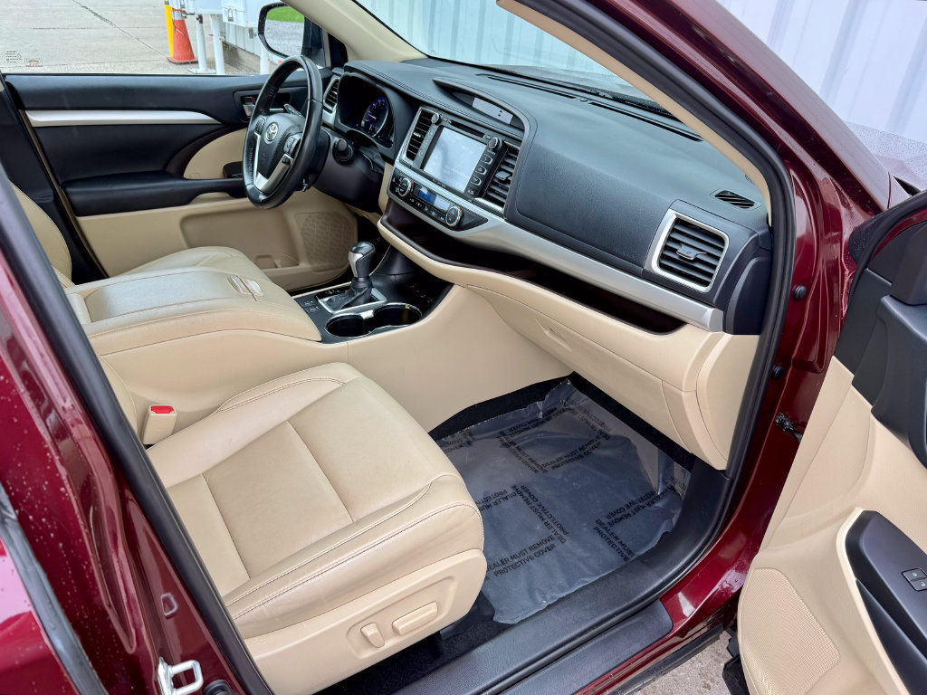 Used 2019 Toyota Highlander XLE AWD/4WD image 22