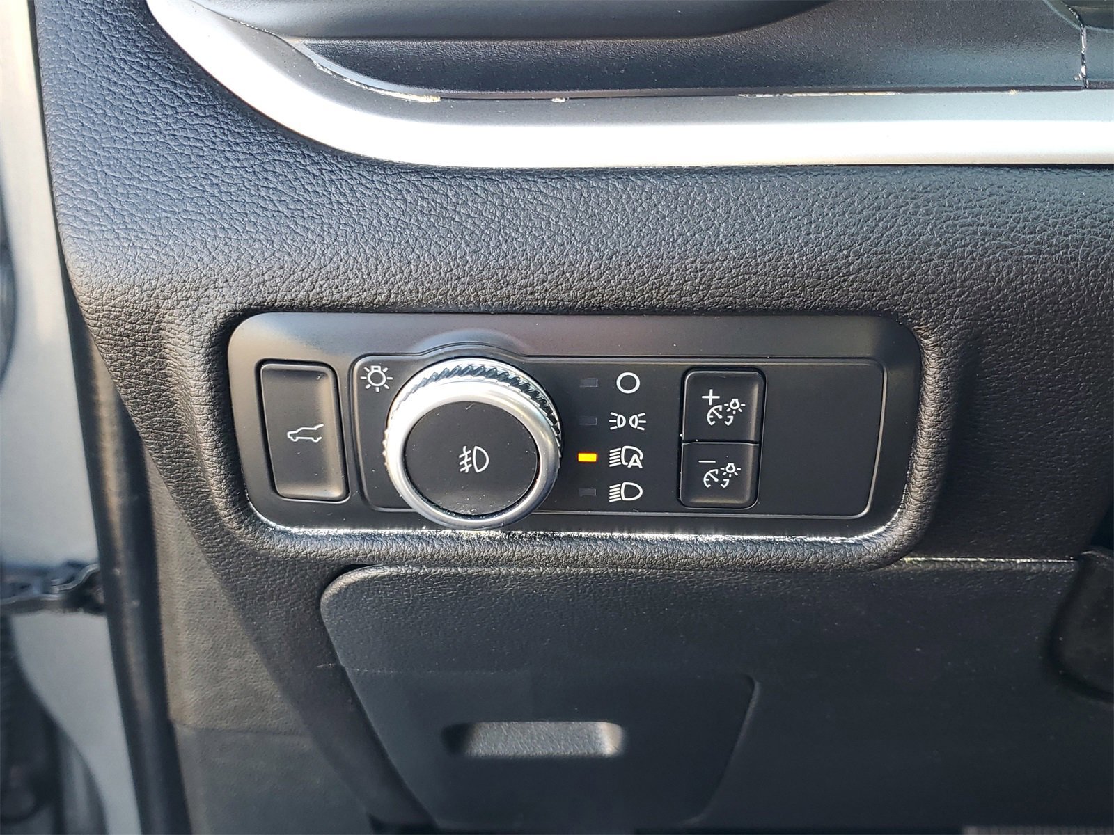 Certified 2022 Ford Explorer XLT w/ Equipment Group 202A image 31