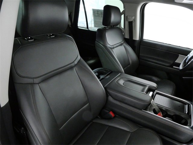Certified 2025 Ford Expedition Active image 11
