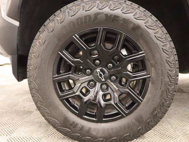 Used 2025 Chevrolet Colorado Trail Boss w/ LPO, Hood Decal Package AWD/4WD image 10