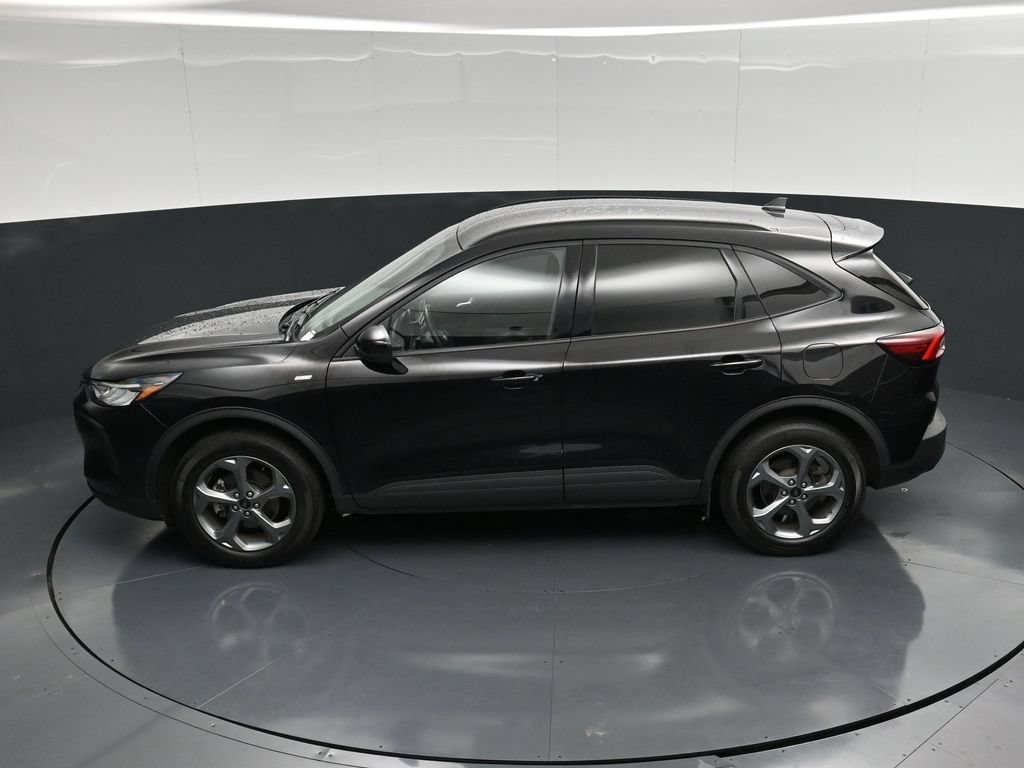 Certified 2025 Ford Escape ST-Line Select AWD/4WD image 39