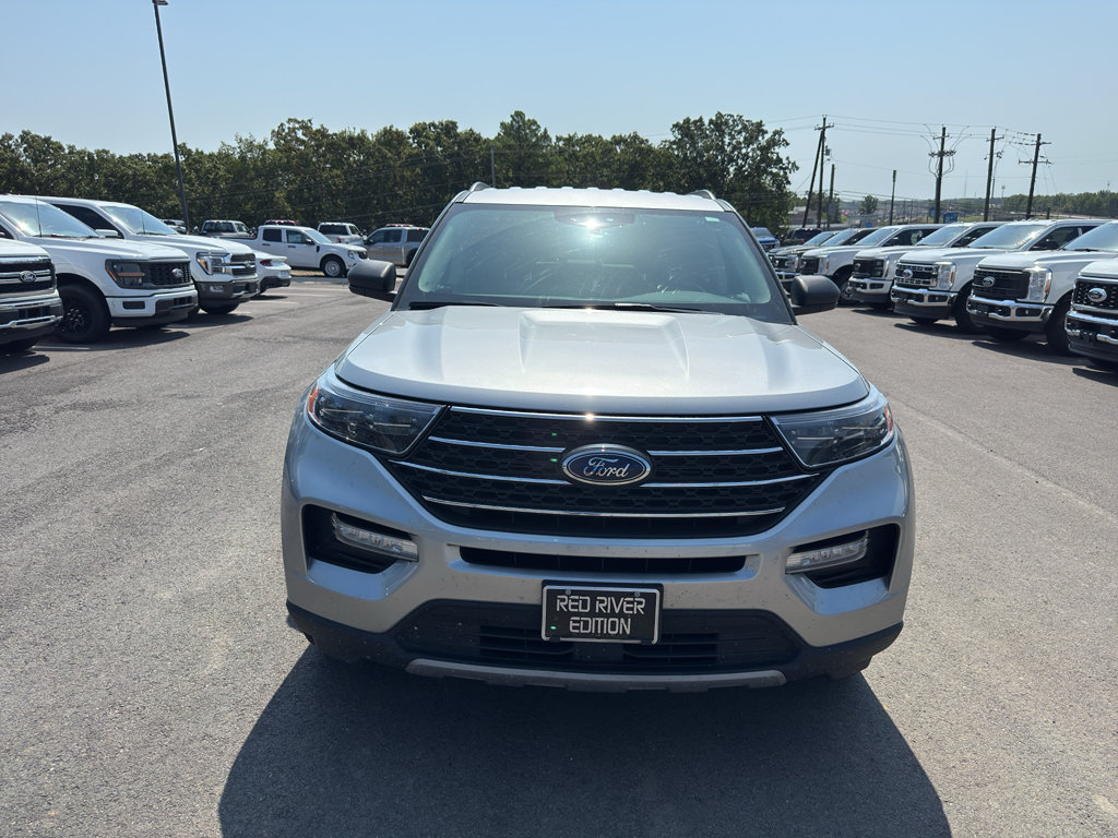 Certified 2022 Ford Explorer XLT w/ Equipment Group 202A AWD/4WD image 2