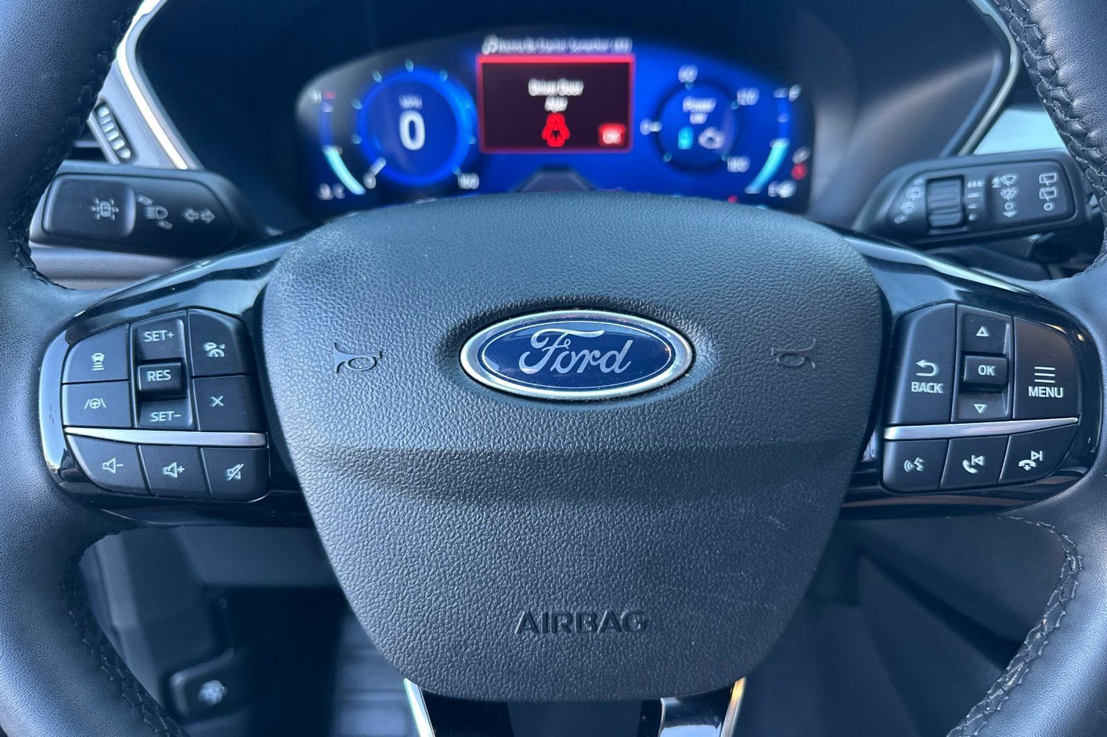 Certified 2022 Ford Escape Titanium w/ Class II Trailer Tow Package image 27