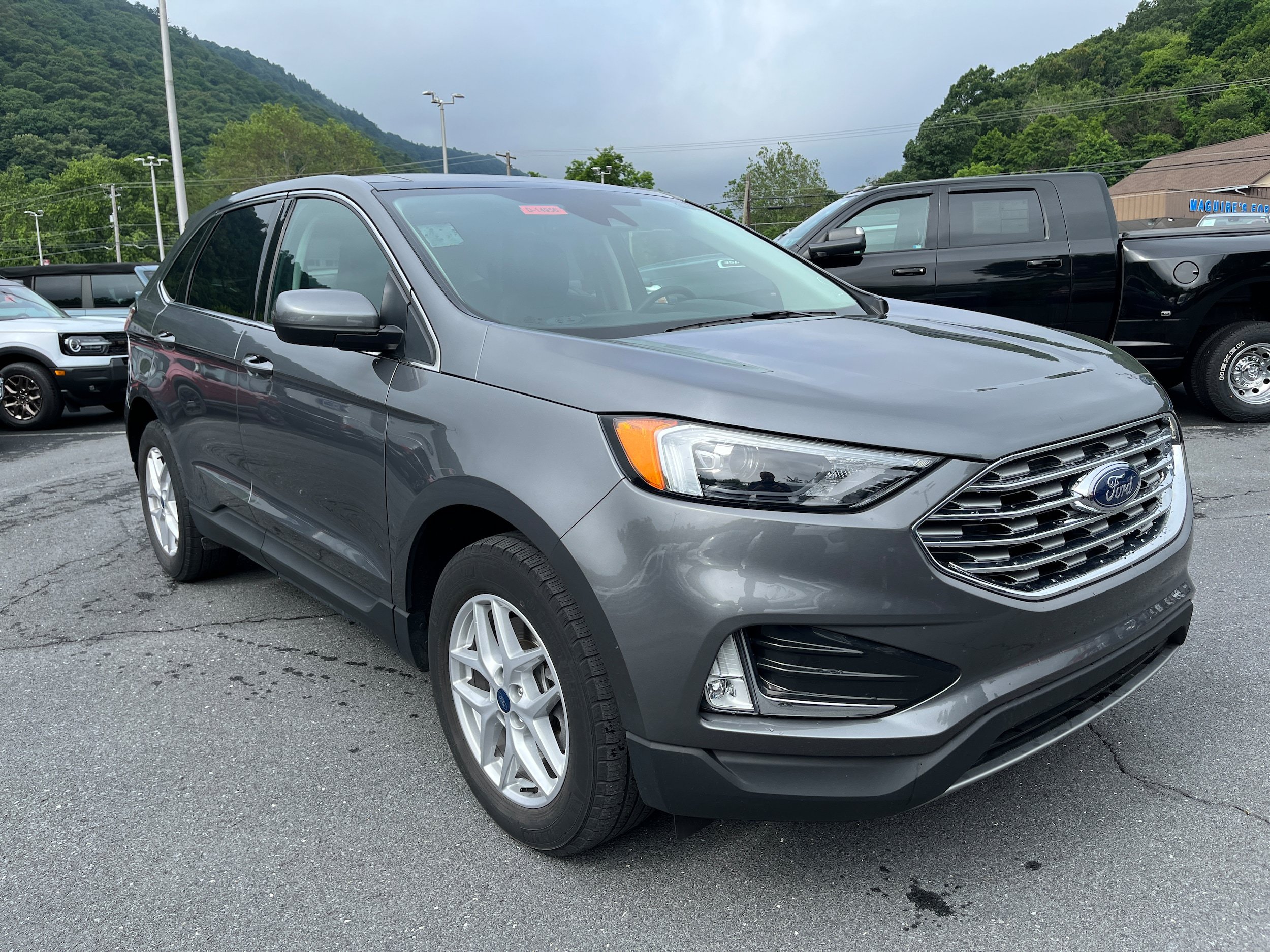 Certified 2022 Ford Edge SEL w/ Convenience Package AWD/4WD image 4