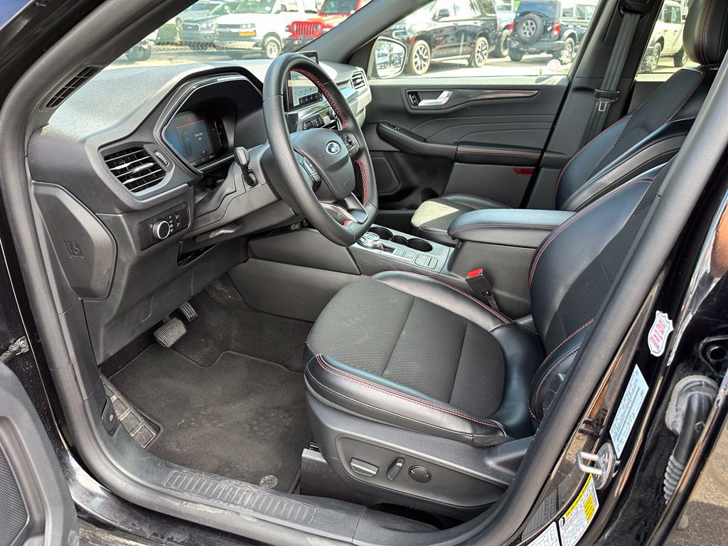 Certified 2025 Ford Escape ST-Line AWD/4WD image 25