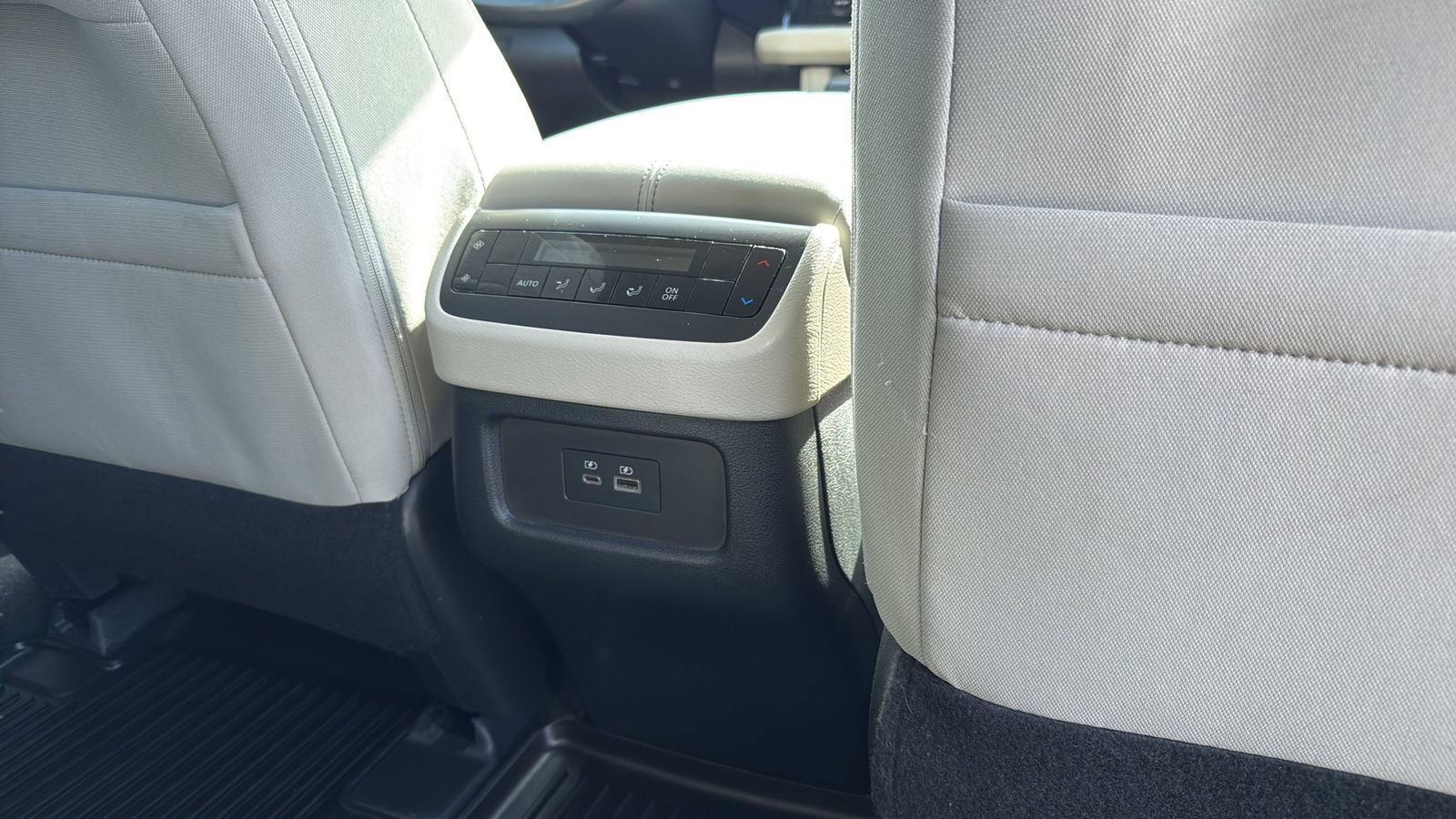 Used 2024 Nissan Pathfinder SV FWD image 27