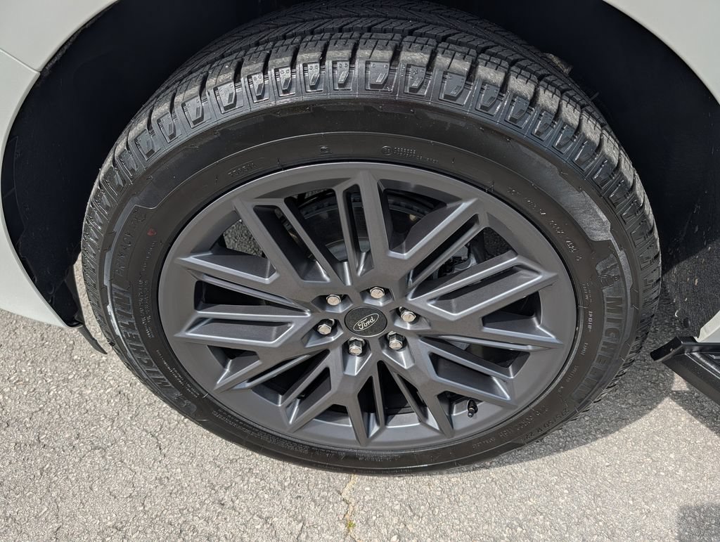 Certified 2026 Ford Expedition Platinum w/ Stealth Appearance Package AWD/4WD image 38