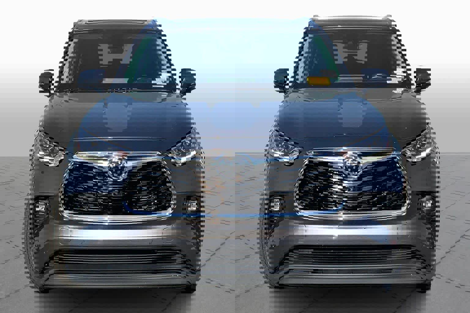 Used 2023 Toyota Highlander Limited image 4