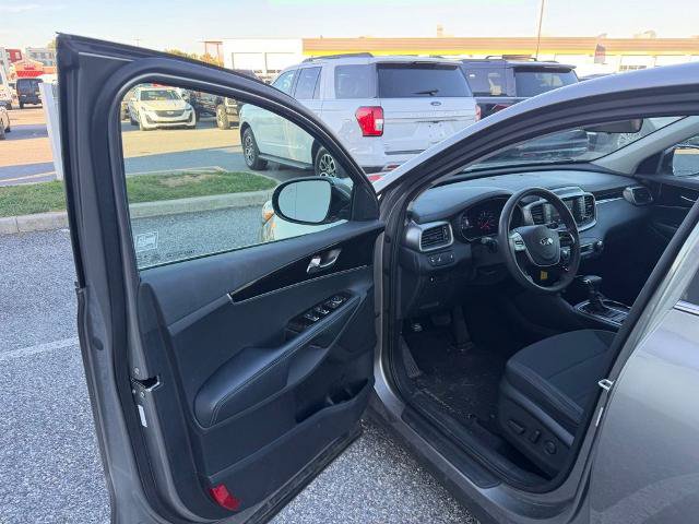 Used 2019 Kia Sorento AWD V6 image 10