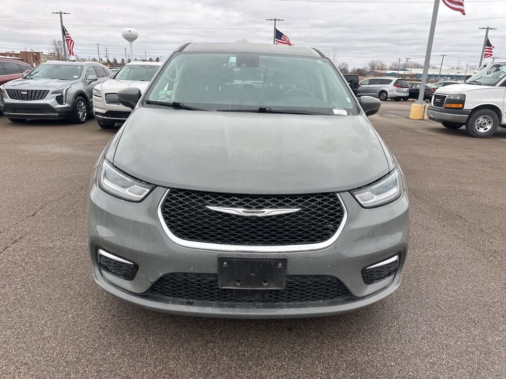 Used 2023 Chrysler Pacifica Touring-L image 13