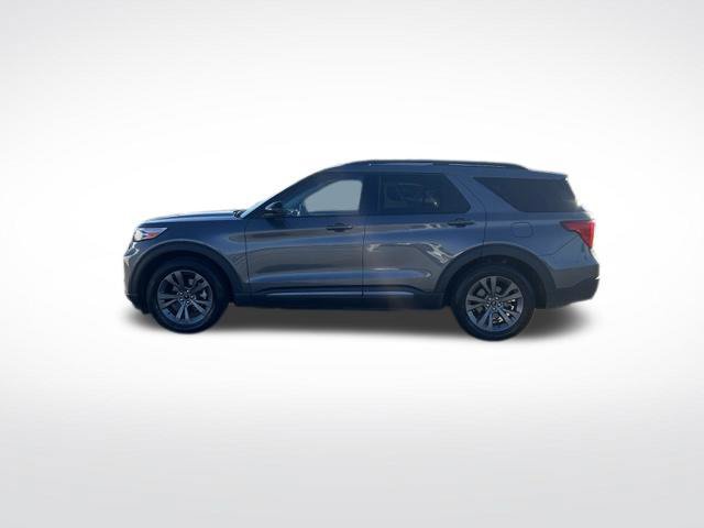Certified 2023 Ford Explorer XLT w/ Equipment Group 202A RWD image 4