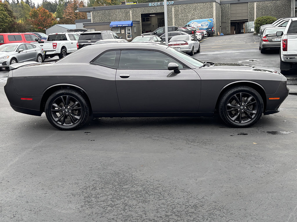 Used 2020 Dodge Challenger SXT w/ Blacktop Package AWD/4WD image 4