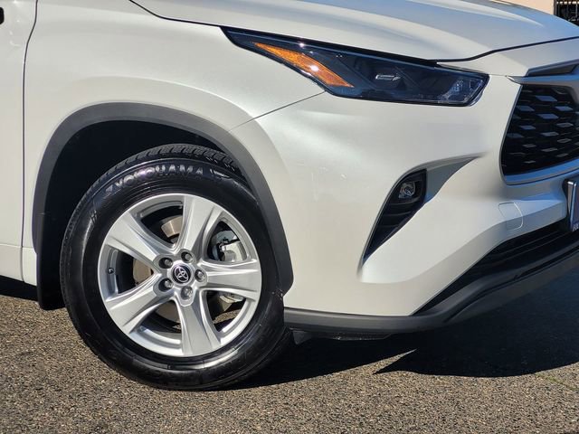 Used 2022 Toyota Highlander LE image 6