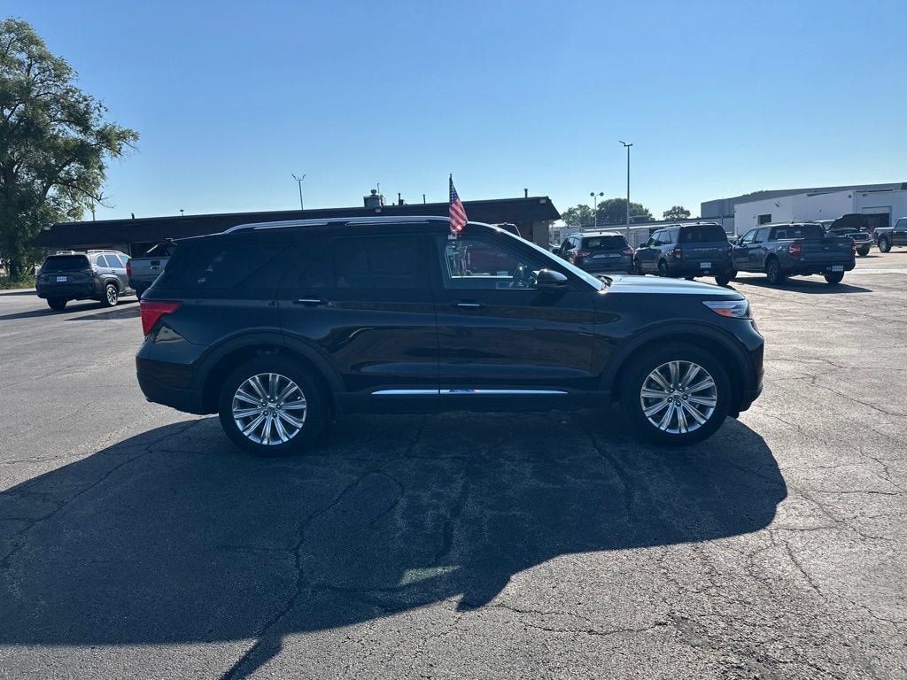 Certified 2022 Ford Explorer Limited w/ Hybrid Equipment Group 310A AWD/4WD image 4