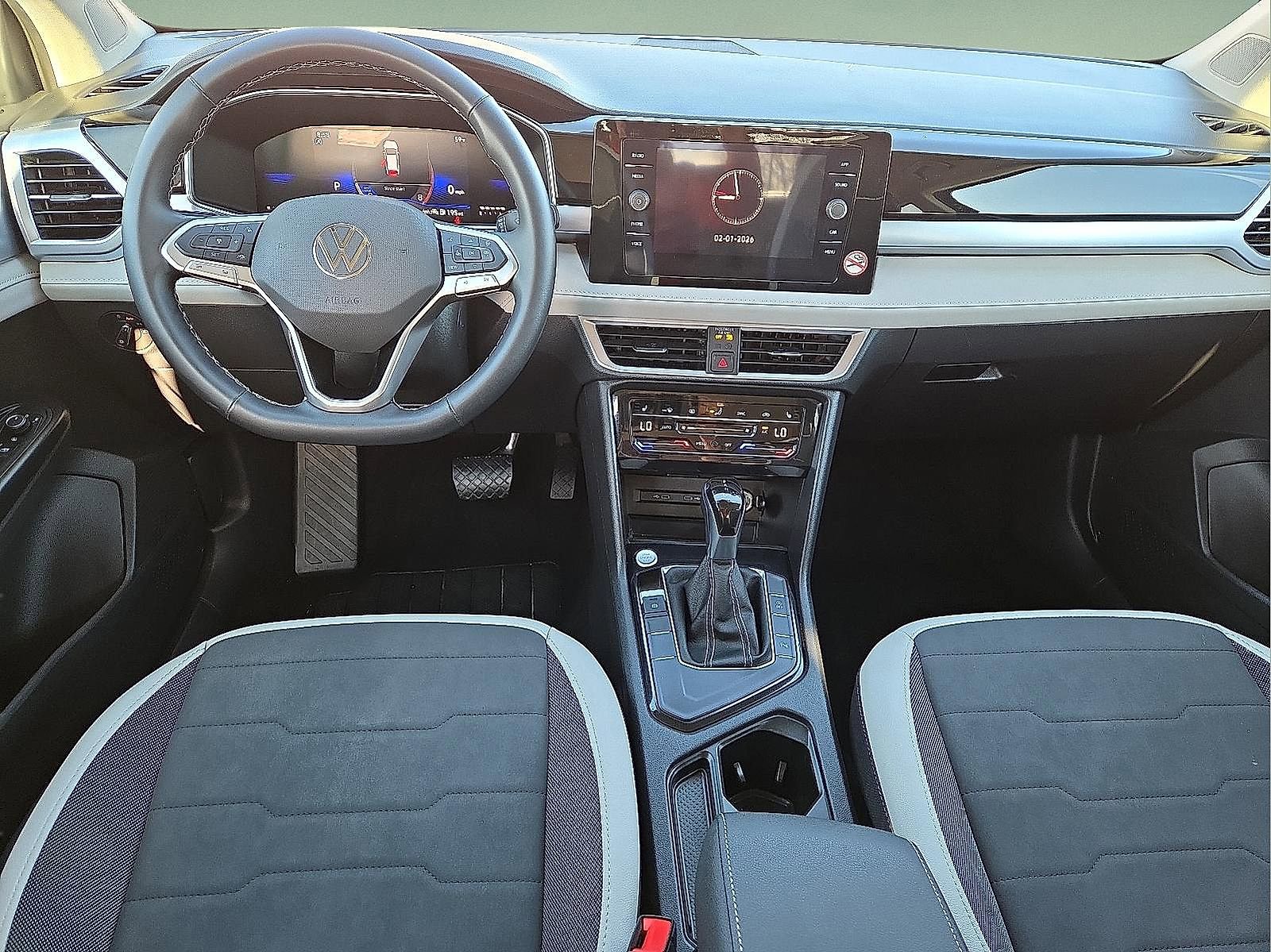 Used 2025 Volkswagen Taos SE image 11