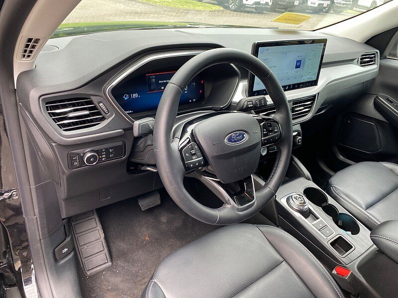 Certified 2025 Ford Escape Platinum AWD/4WD image 23