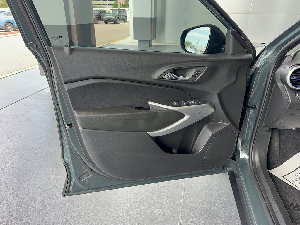 Used 2025 Chevrolet Trax LS FWD image 8