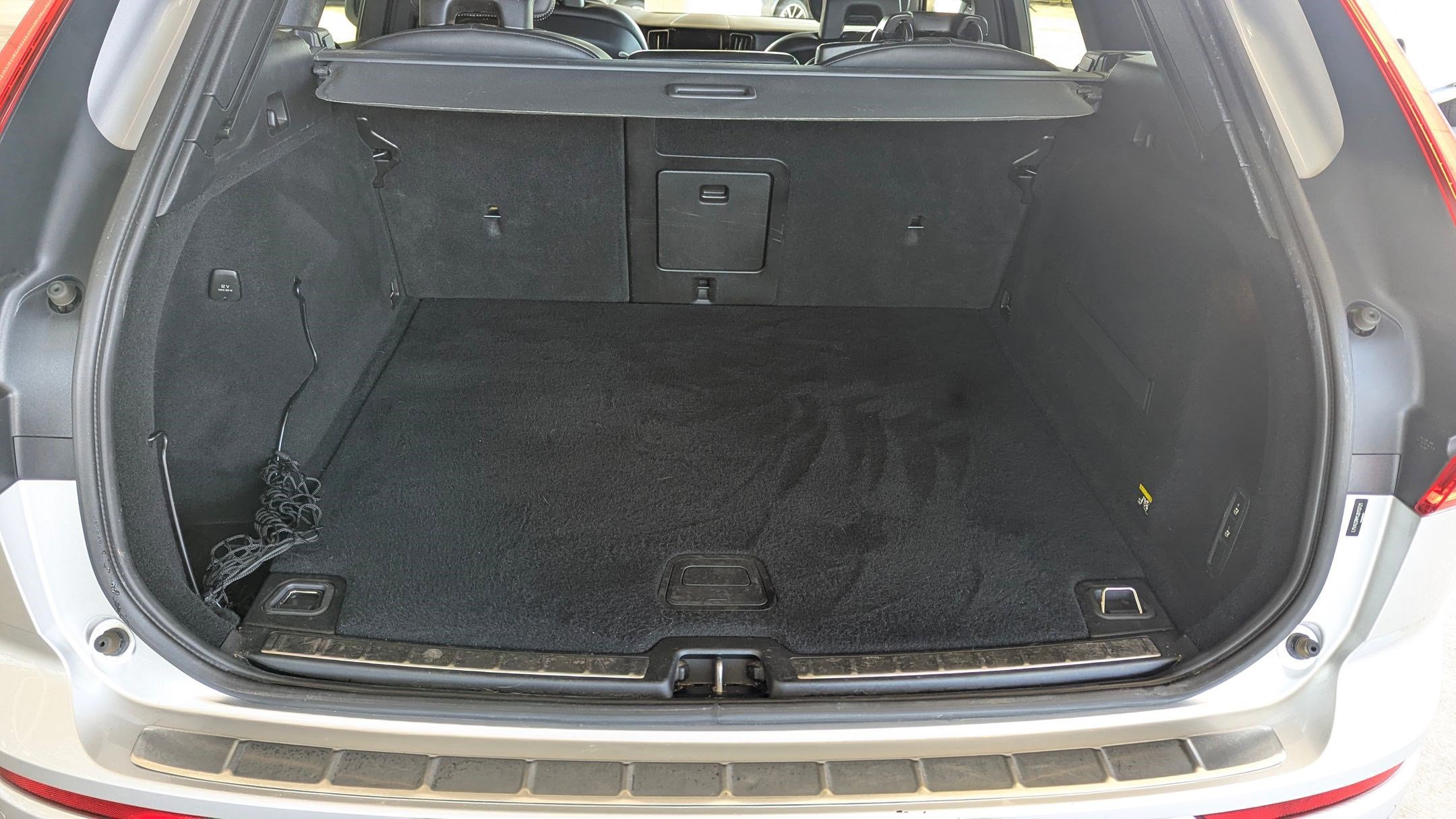 Used 2018 Volvo XC60 T6 R-Design w/ Convenience Package image 21