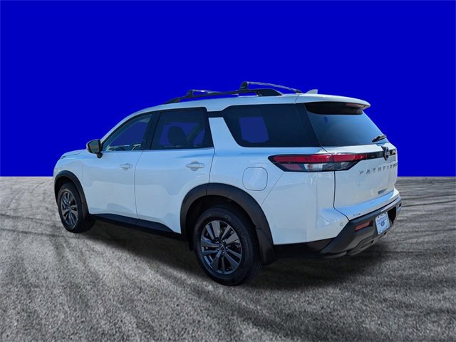 Used 2024 Nissan Pathfinder SV w/ SV Premium Package image 3
