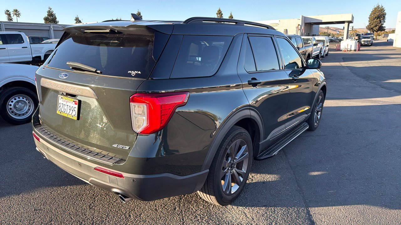 Certified 2021 Ford Explorer XLT w/ Equipment Group 202A AWD/4WD image 2