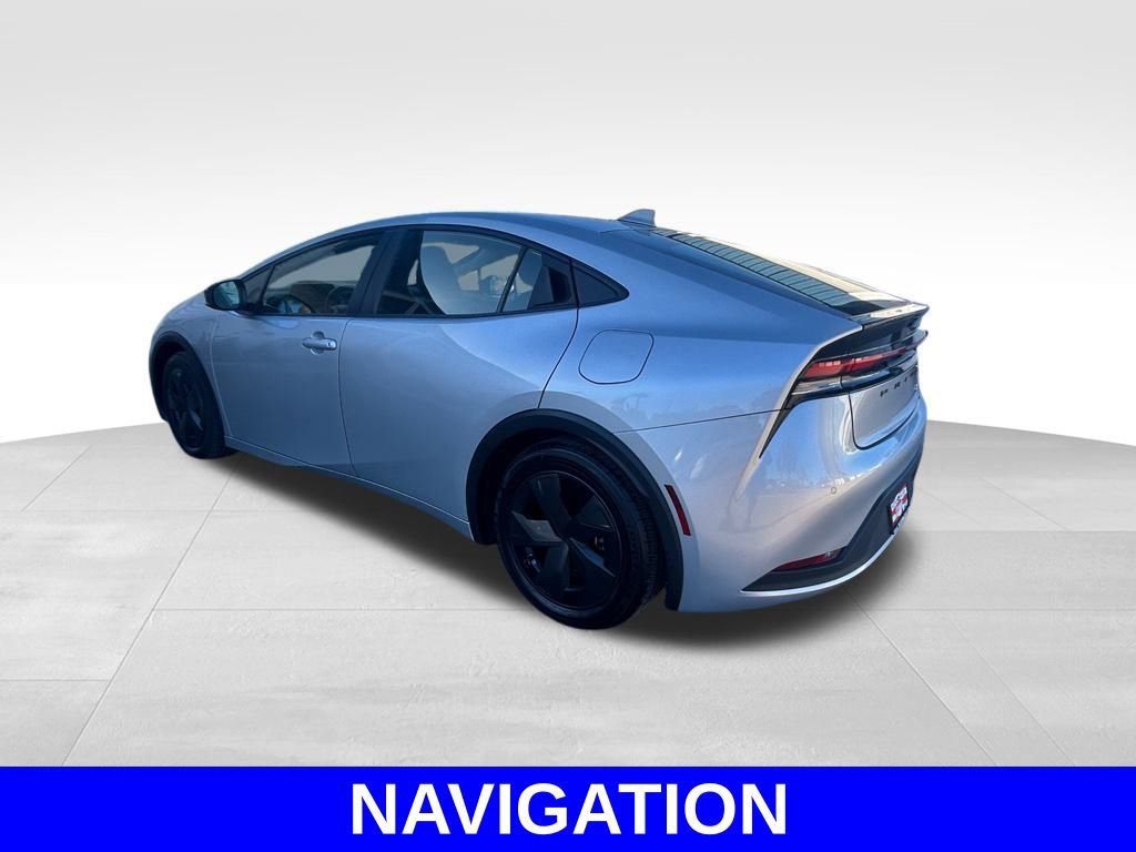 Used 2024 Toyota Prius LE FWD image 5