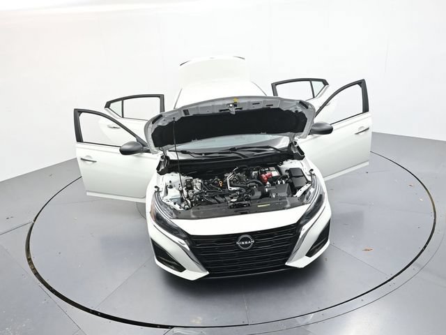Used 2025 Nissan Altima 2.5 SV FWD image 41