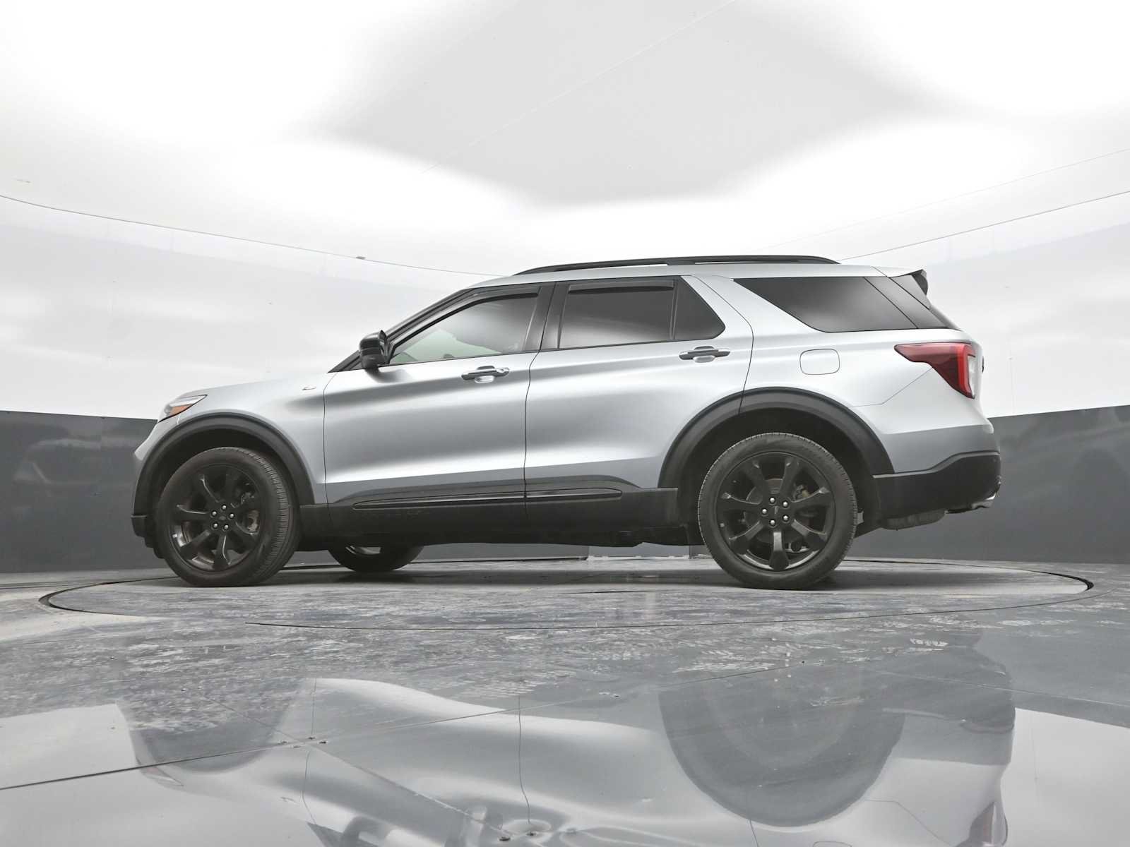 Certified 2024 Ford Explorer ST-Line w/ Class IV Trailer Tow Package AWD/4WD image 38