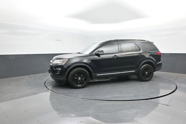 Certified 2018 Ford Explorer XLT w/ Equipment Group 201A AWD/4WD image 4