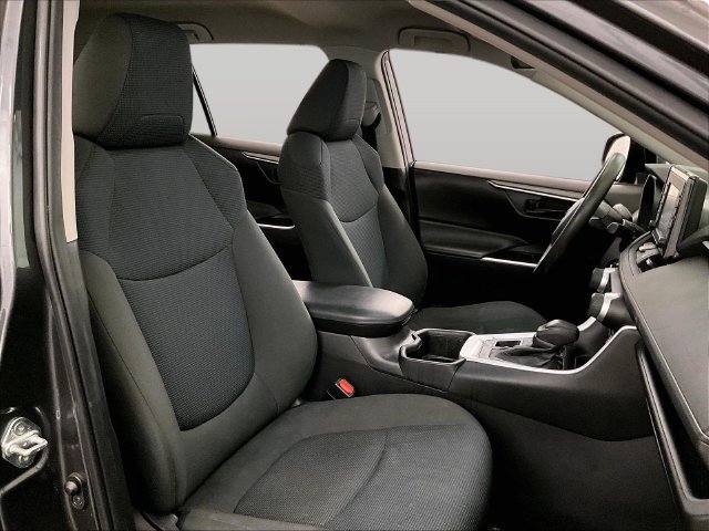 Used 2022 Toyota RAV4 LE AWD/4WD image 7