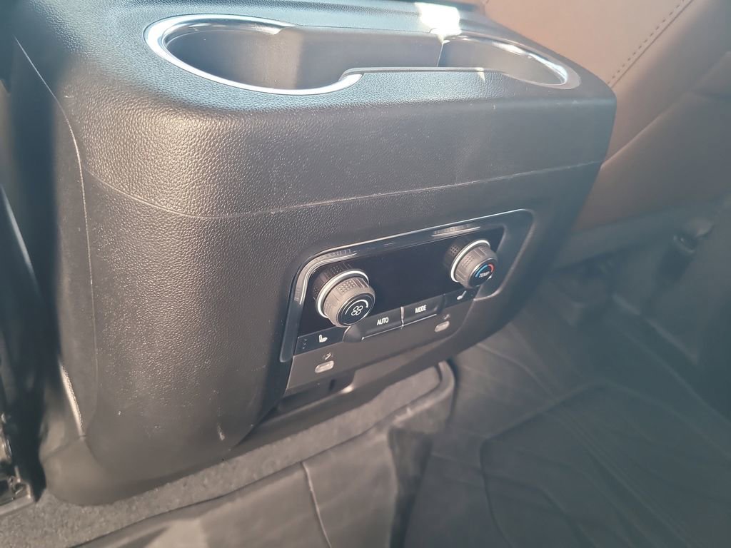 Used 2023 Chevrolet Suburban High Country image 28