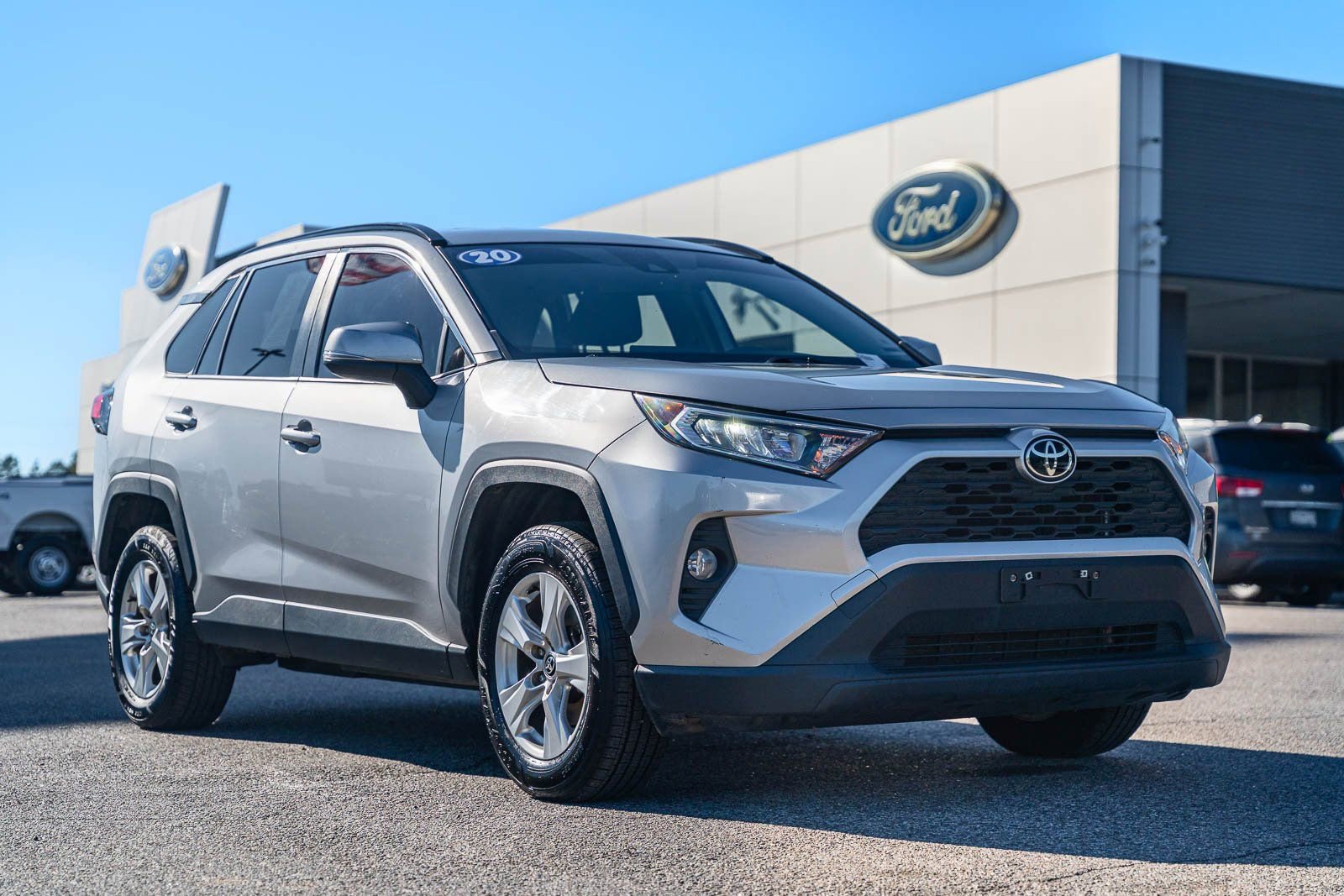 Used 2020 Toyota RAV4 XLE image 7